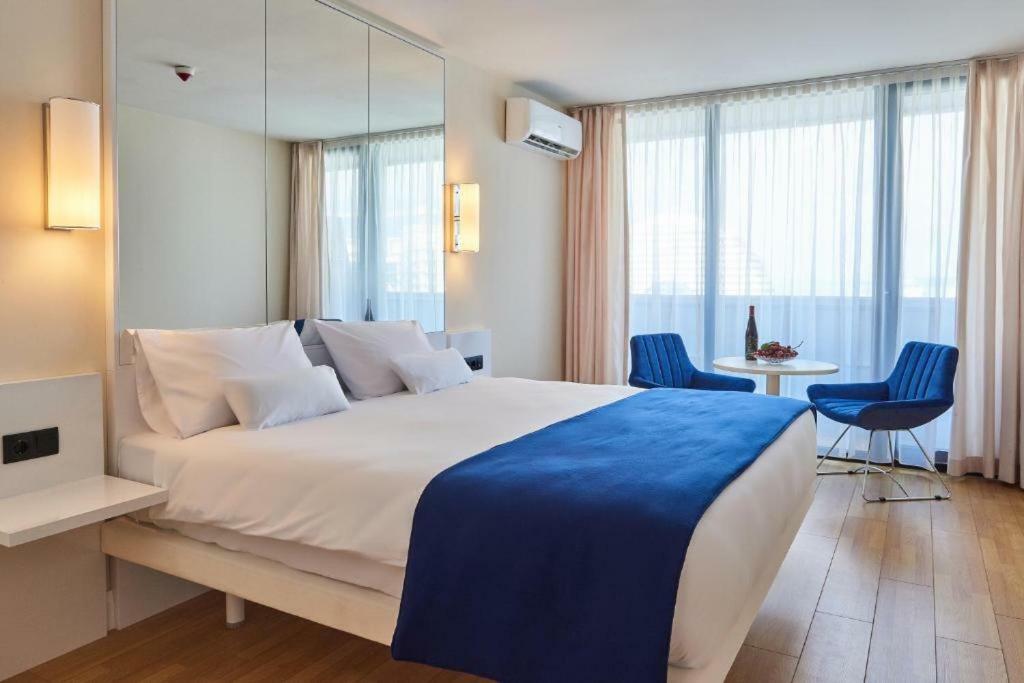 Deluxe Hotel Room In The Heart Of Batumi Orbi City A Block Exteriör bild